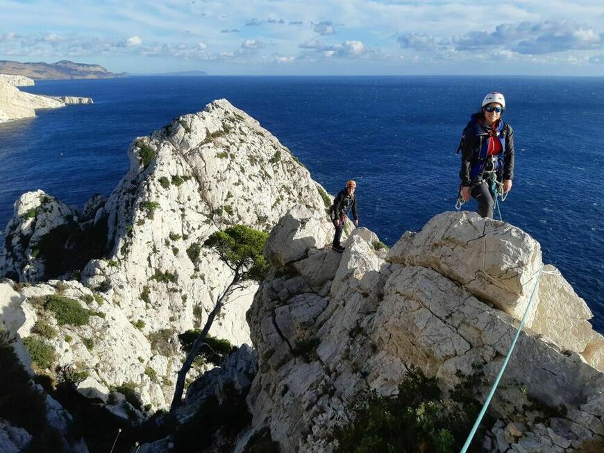 J4: Calanque Sormiou, Dièdre Guem et sortie au sommet (4b) J4: Calanque Sormiou, Dièdre Guem et sortie au sommet (4b)